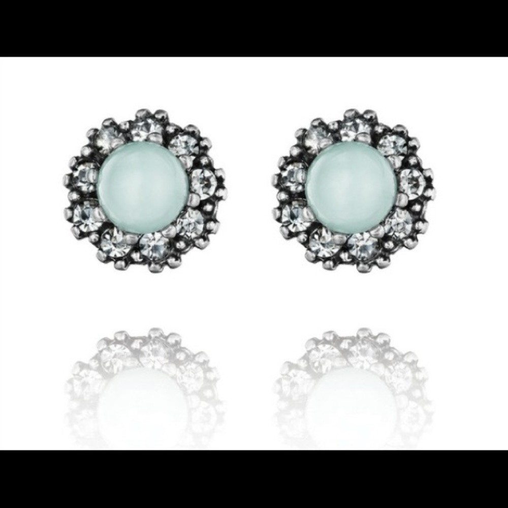Chloe + Isabel Beau Mindy Stud Earrings